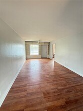 19305 NE 2nd Ave in Miami, FL - Building Photo - Building Photo