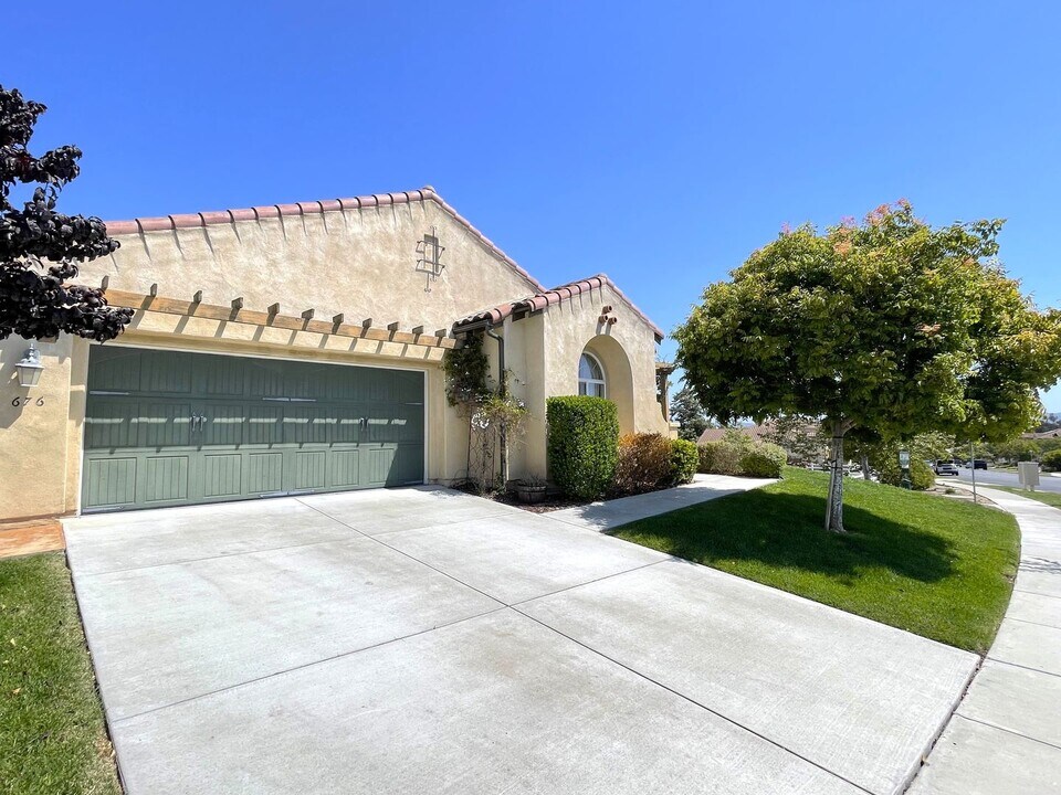 676 Mercury Ave in Lompoc, CA - Building Photo