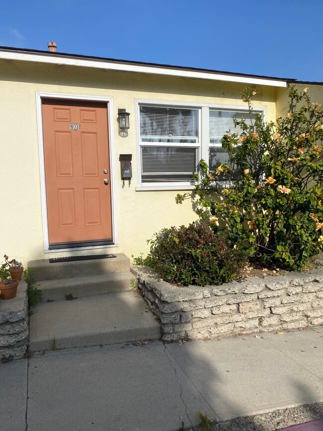 1301 Manhattan Beach Blvd, Unit 3 in Manhattan Beach, CA - Building Photo - Building Photo