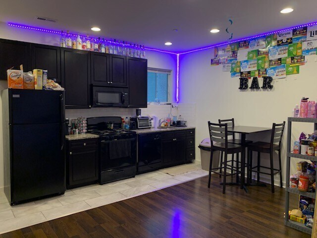 N Property Group - Temple Off Campus Housing in Philadelphia, PA - Foto de edificio - Building Photo