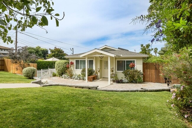 1704 Hygeia Ave in Encinitas, CA - Building Photo - Building Photo