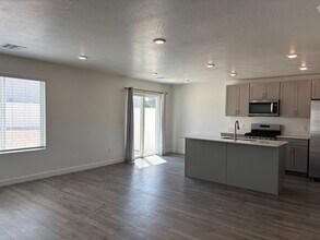 381 W 2025 N in Cedar City, UT - Building Photo - Building Photo