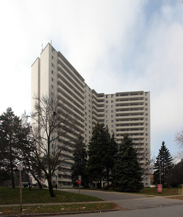 2170 Sherobee Road in Mississauga, ON - Building Photo