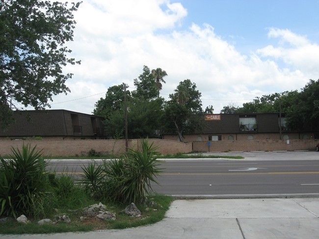 Normandy Apartments in Beeville, TX - Foto de edificio - Building Photo