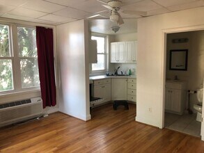 43 Ravenscroft Dr in Asheville, NC - Building Photo - Building Photo