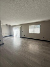 8452 Coral Lake Way in Coral Springs, FL - Foto de edificio - Building Photo