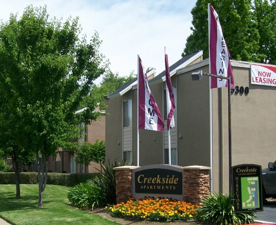 Creekside Apartments in Sacramento, CA - Building Photo