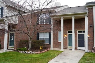 44036 Rushcliffe Dr in Sterling Heights, MI - Building Photo