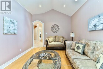 38 Eaglewood Blvd in Mississauga, ON - Building Photo - Building Photo