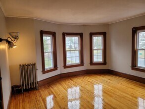 2060 Elm St in Manchester, NH - Building Photo - Building Photo