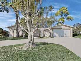 2991 62nd Ave S in St. Petersburg, FL - Building Photo