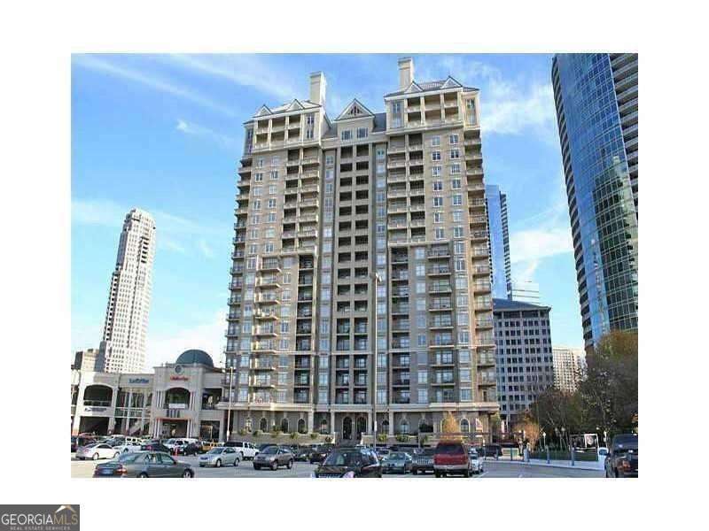 3334 Peachtree Rd in Atlanta, GA - Building Photo