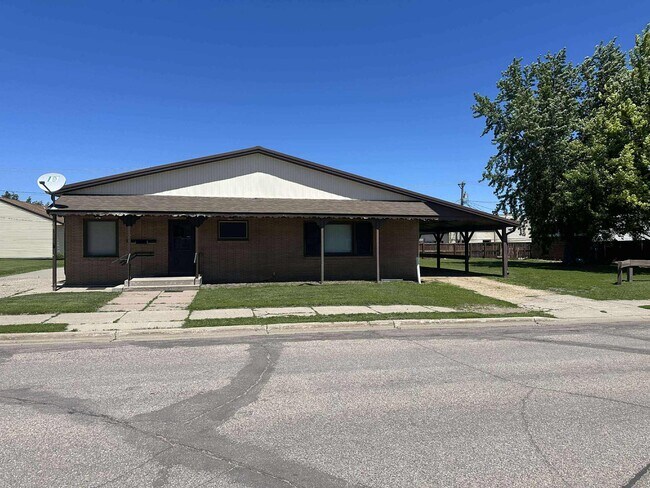 133 W Sorenson Ave, Unit One Bedroom Main in Appleton, MN - Building Photo - Building Photo