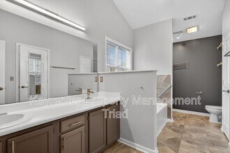 10 Manor Ridge Ct in Greensboro, NC - Building Photo - Building Photo