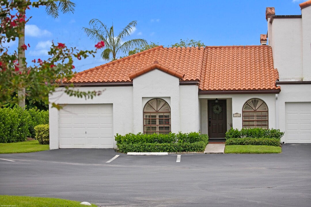 13504 Fountain View Blvd in Wellington, FL - Building Photo