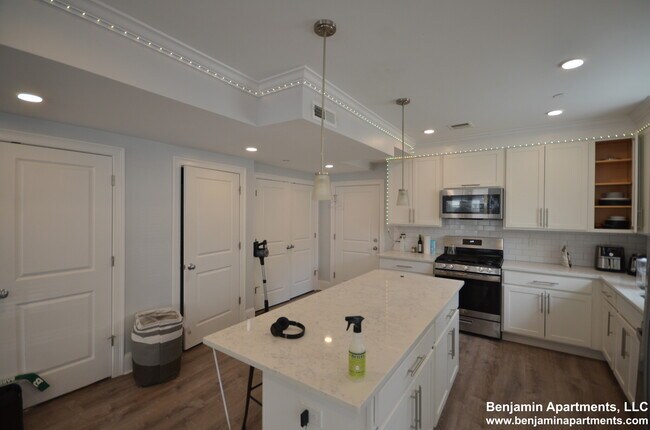 120 Kenrick St, Unit 1 in Boston, MA - Building Photo - Building Photo