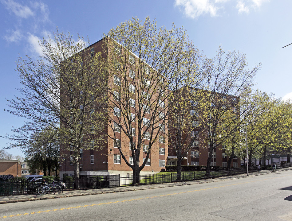 Pleasant Tower Apartments in Worcester, MA - Foto de edificio