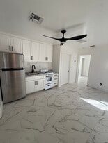 1290 Highlands Dr, Unit 3 in Naples, FL - Building Photo