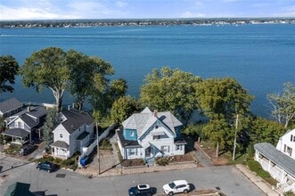 2 Narragansett Ave in Riverside, RI - Foto de edificio - Building Photo