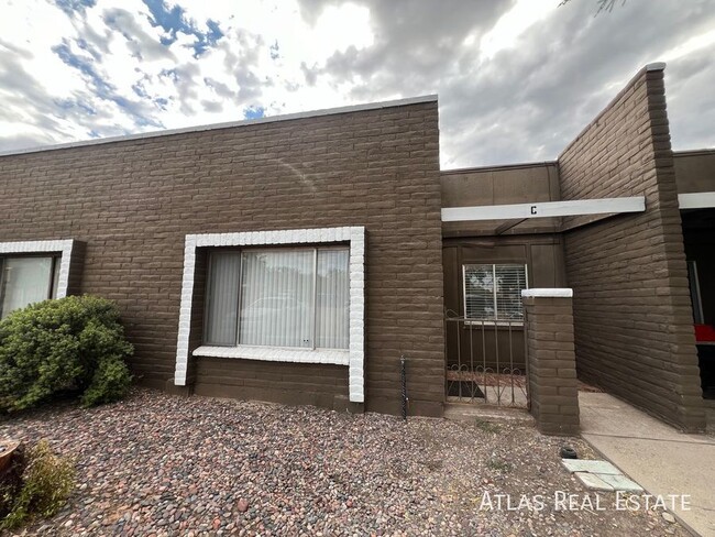 131 E Roger Rd in Tucson, AZ - Building Photo - Building Photo