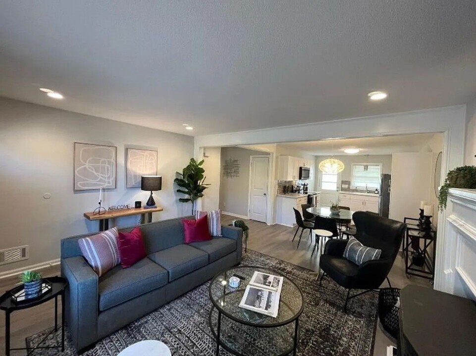 306 S Marble St in West Columbia, SC - Building Photo