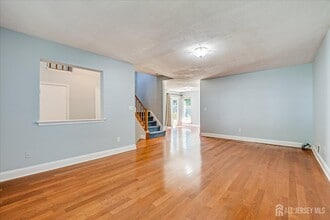 39 Jeffrey Cir in Dayton, NJ - Building Photo - Building Photo