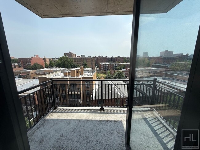 NORTHERN BOULEVARD, Unit 8E in Queens, NY - Foto de edificio - Building Photo