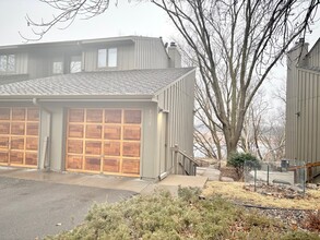 8978 Neill Lake Rd in Eden Prairie, MN - Building Photo - Building Photo