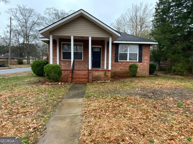 property at 29 Oak St NE