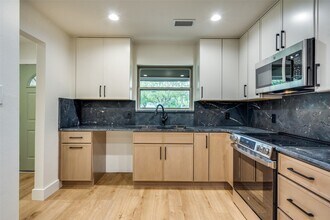 1215 Mill Valley Dr in Plano, TX - Building Photo - Building Photo