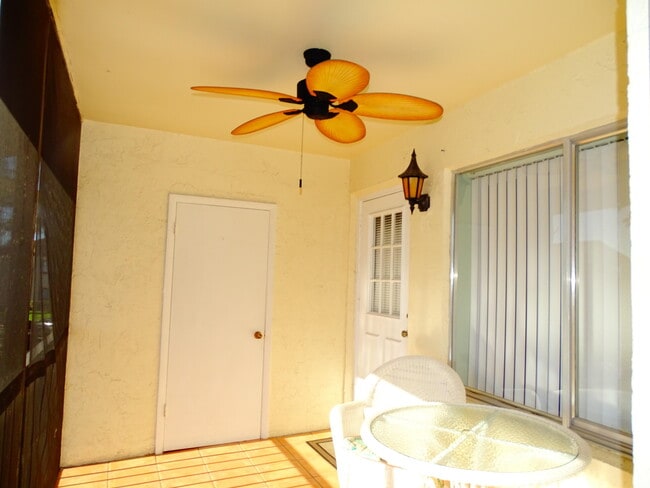 409 Pine Glen Ln in Greenacres, FL - Building Photo - Building Photo