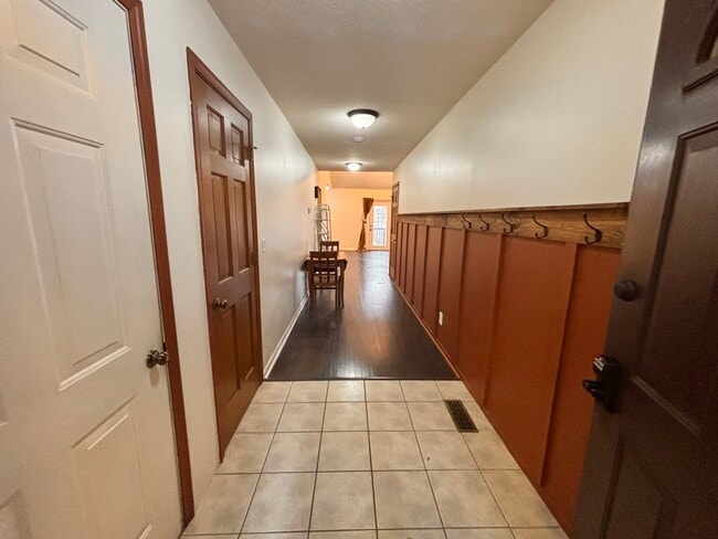 710 S Shore Ct in Columbia City, IN - Foto de edificio - Building Photo