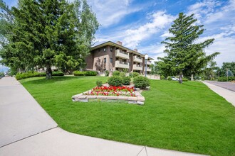 The Courtyard At Lakewood Senior Apartments in Lakewood, CO - Building Photo - Building Photo