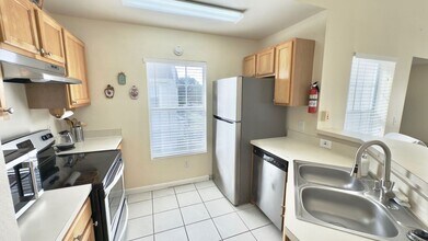 9005 Lee Vista Blvd in Orlando, FL - Building Photo - Building Photo