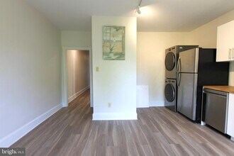 437 W Hansberry St, Unit 3 in Philadelphia, PA - Building Photo - Building Photo