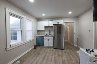 353 W Bernhard Ave in Hazel Park, MI - Building Photo - Building Photo