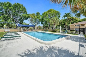 2624 Riverside Dr in Coral Springs, FL - Foto de edificio - Building Photo