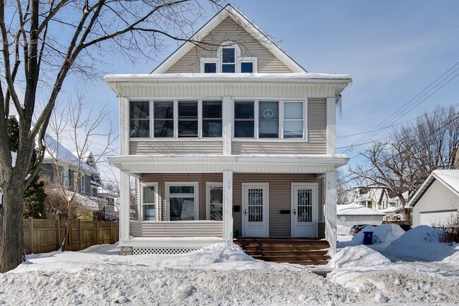 property at 217 N Griggs St
