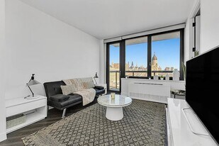 250 E Houston St, Unit 5A in New York, NY - Building Photo