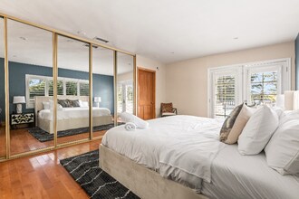 3200 Oakley Dr in Los Angeles, CA - Building Photo - Building Photo