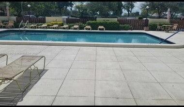 10777 W Sample Rd in Coral Springs, FL - Building Photo - Building Photo