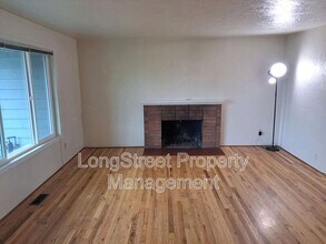 1930 NW Kings Blvd in Corvallis, OR - Building Photo - Building Photo