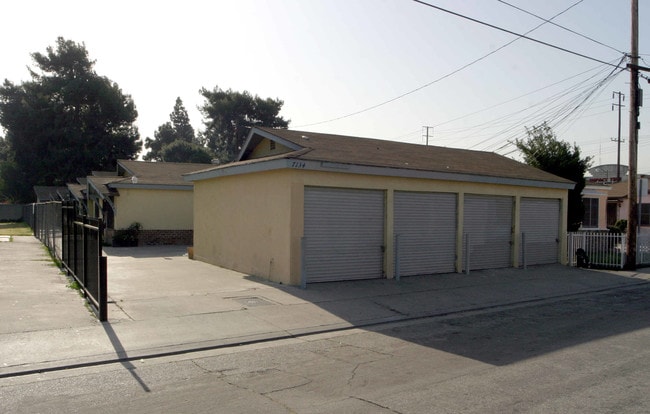 7134 Newell St in Huntington Park, CA - Building Photo - Building Photo