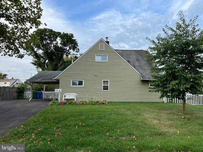 property at 16 Crabtree Dr