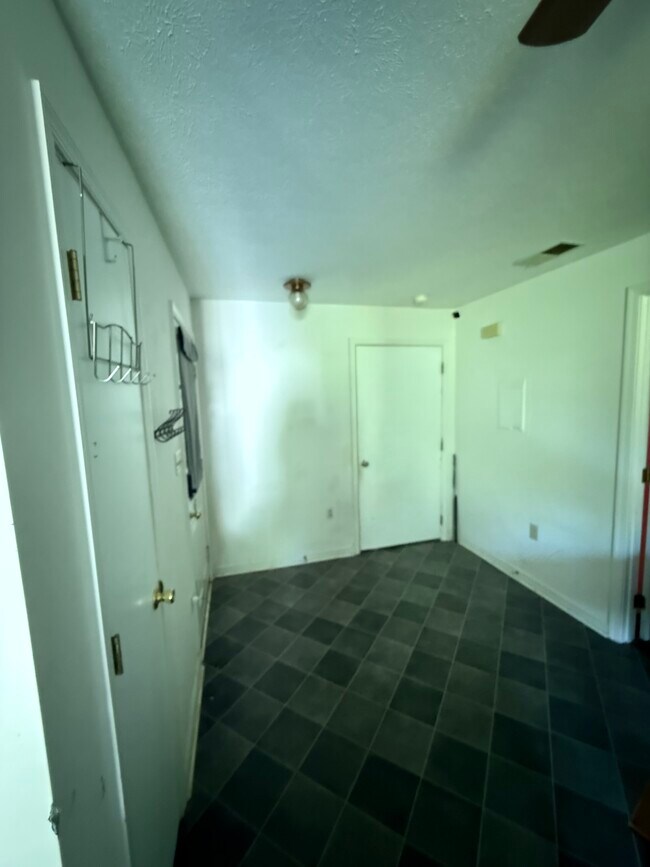 108 Treadwell St in Berryville, VA - Building Photo - Building Photo