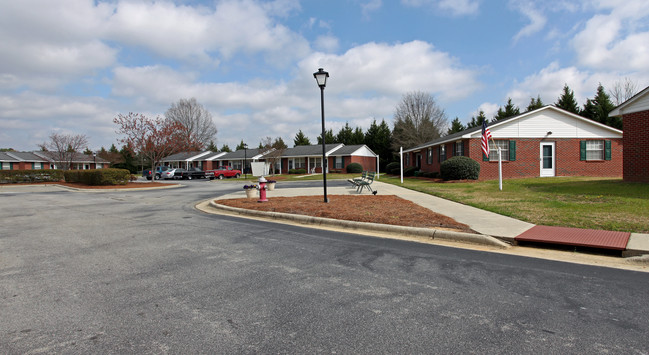 Windsor Place Apartments in Smithfield, NC - Building Photo - Building Photo