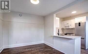 48 Lawton Blvd in Toronto, ON - Building Photo - Building Photo