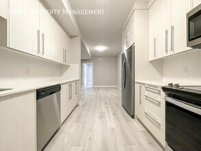 25 Creekstone Dr SW in Calgary, AB - Building Photo - Building Photo