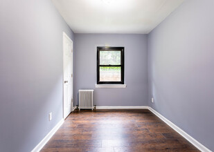 Skyline Apartments in Hasbrouck Heights, NJ - Building Photo - Interior Photo