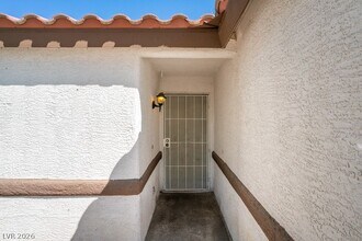 3130 Meadow Flower Ave in North Las Vegas, NV - Foto de edificio - Building Photo